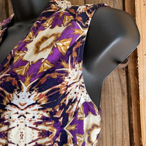Ellen Tracy V-neck Sleeveless Printed Blouse Purple Gold Cream Size Small - Picture 4 of 16